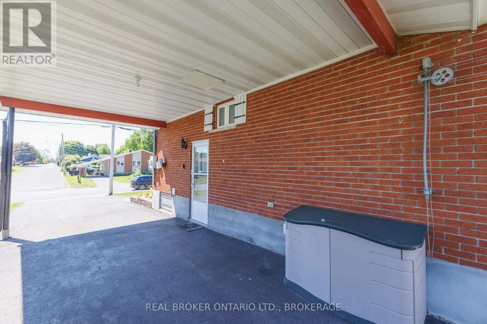 63 KINCARDINE STREET W