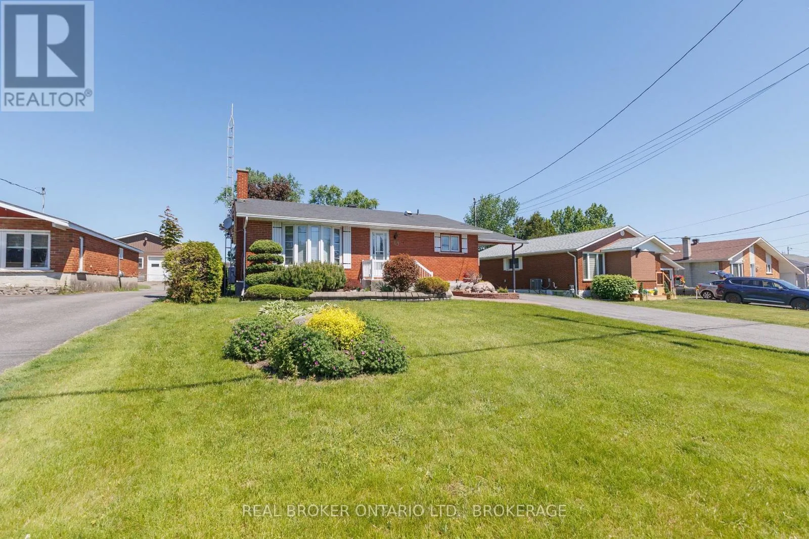 63 KINCARDINE STREET W