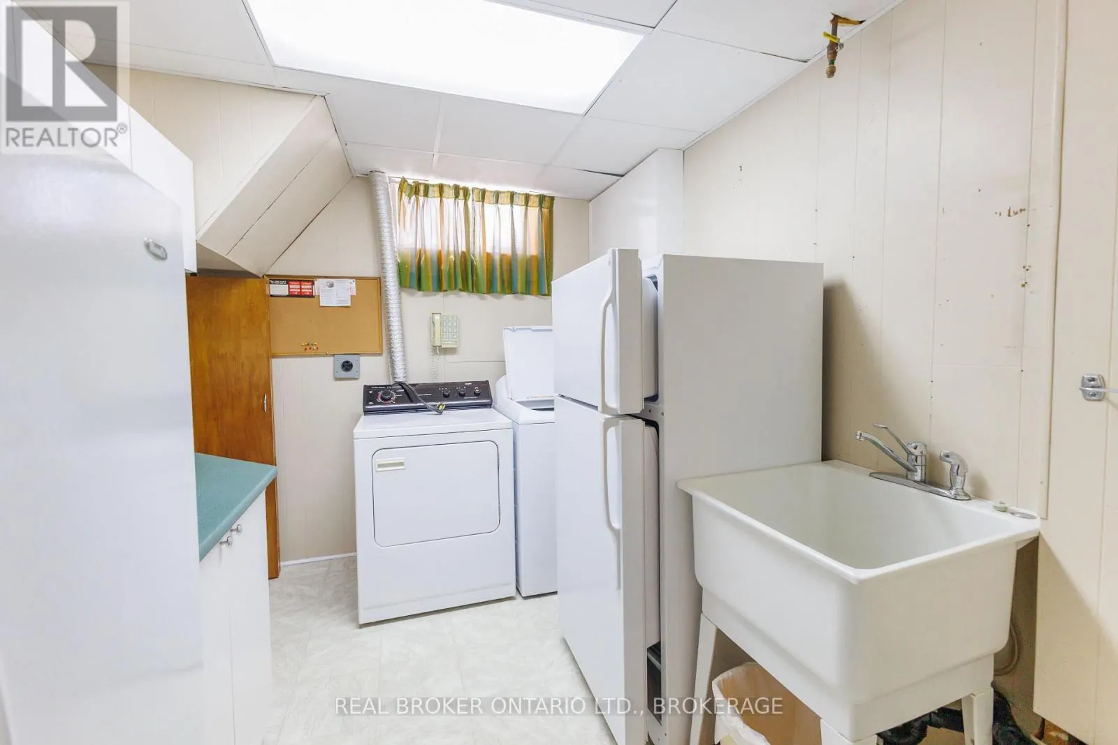 63 KINCARDINE STREET W