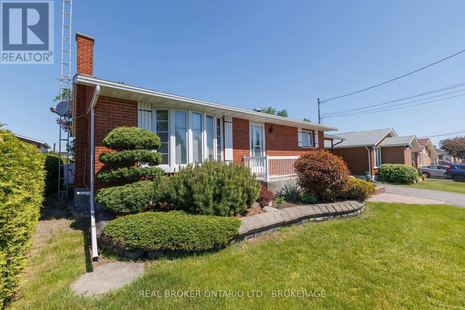 63 KINCARDINE STREET W