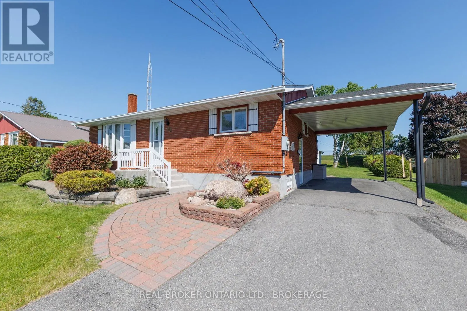 63 KINCARDINE STREET W
