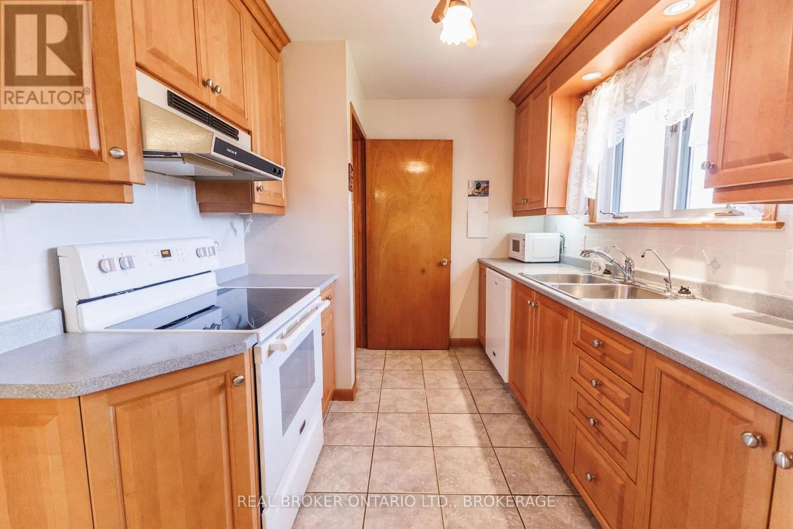 63 KINCARDINE STREET W