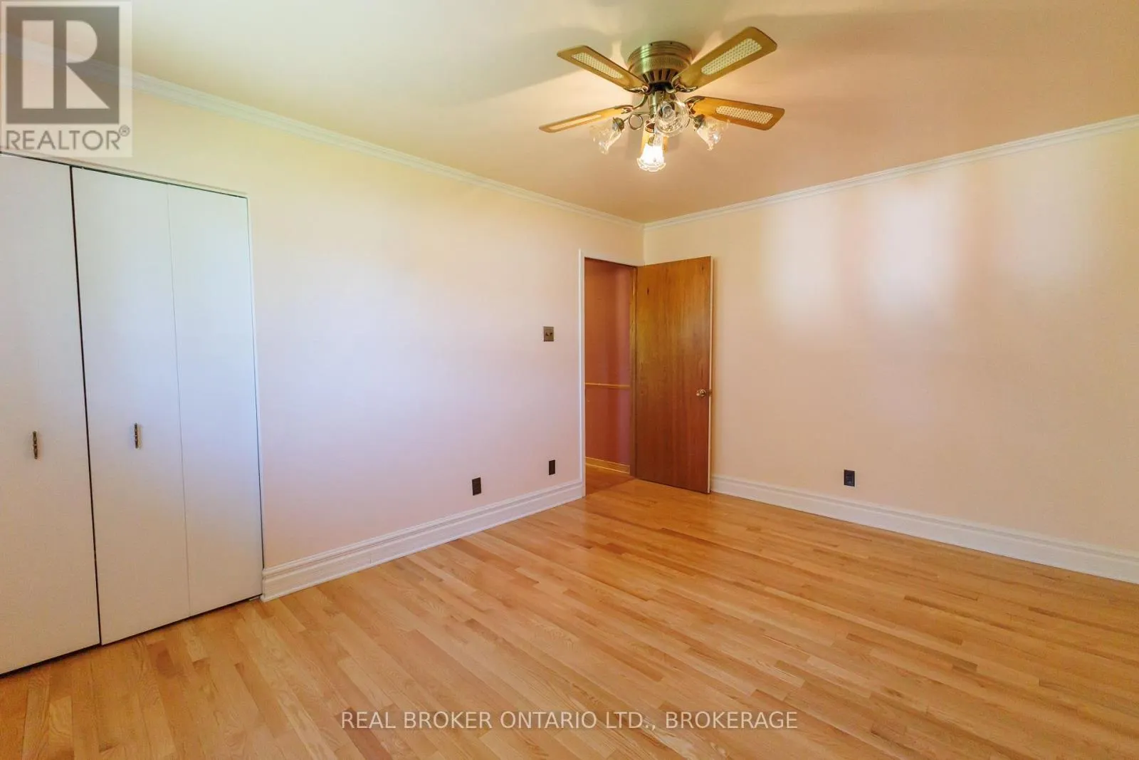 63 KINCARDINE STREET W