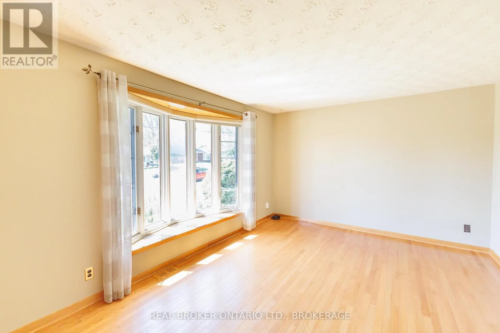 63 KINCARDINE STREET W