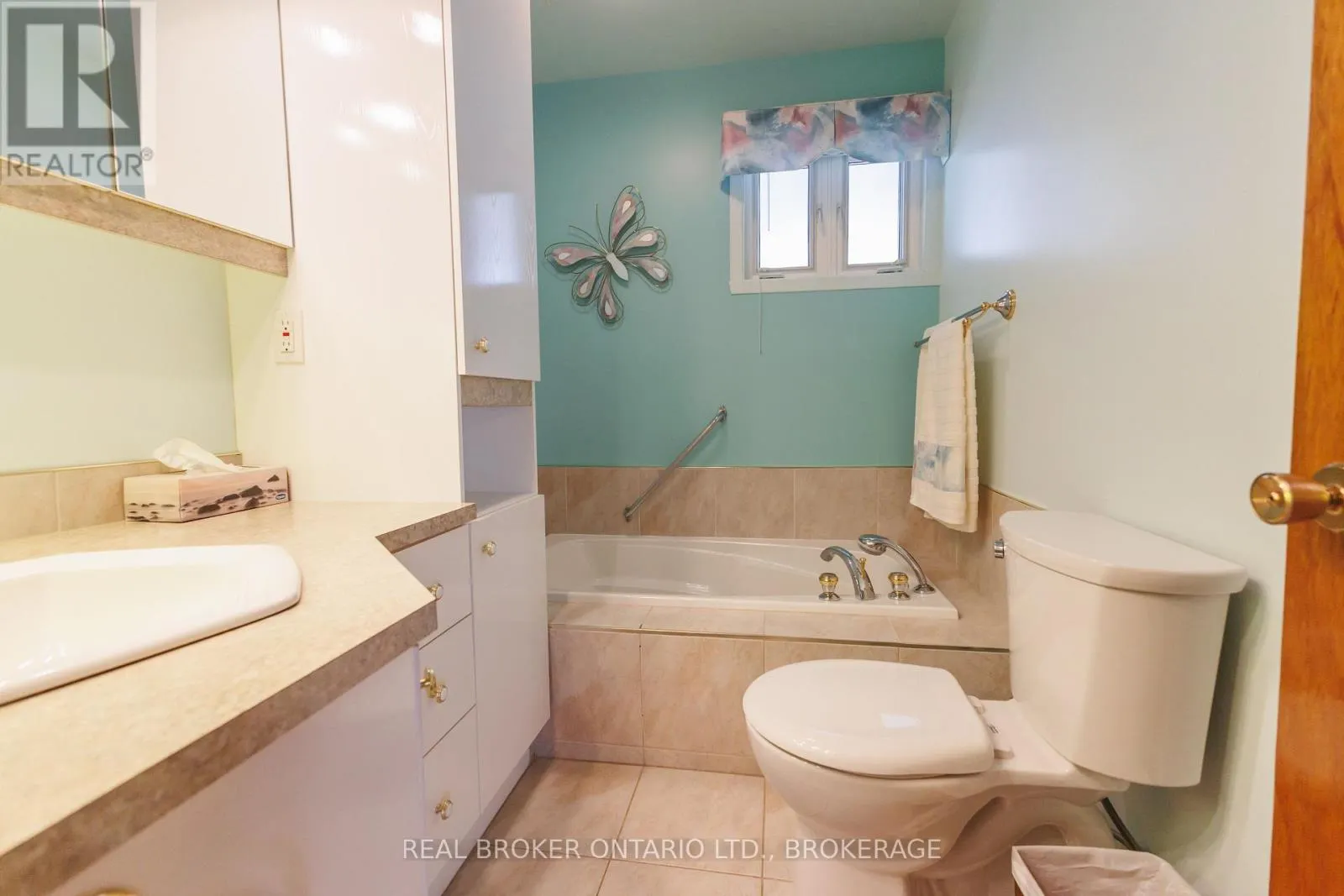 63 KINCARDINE STREET W