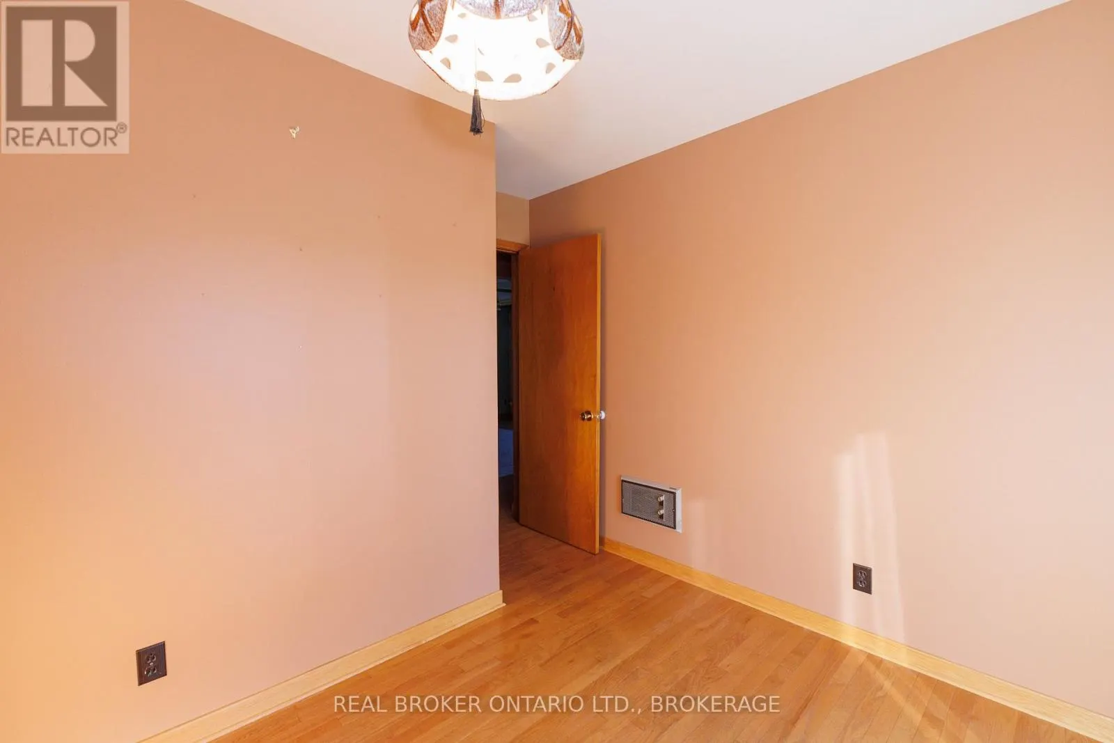 63 KINCARDINE STREET W