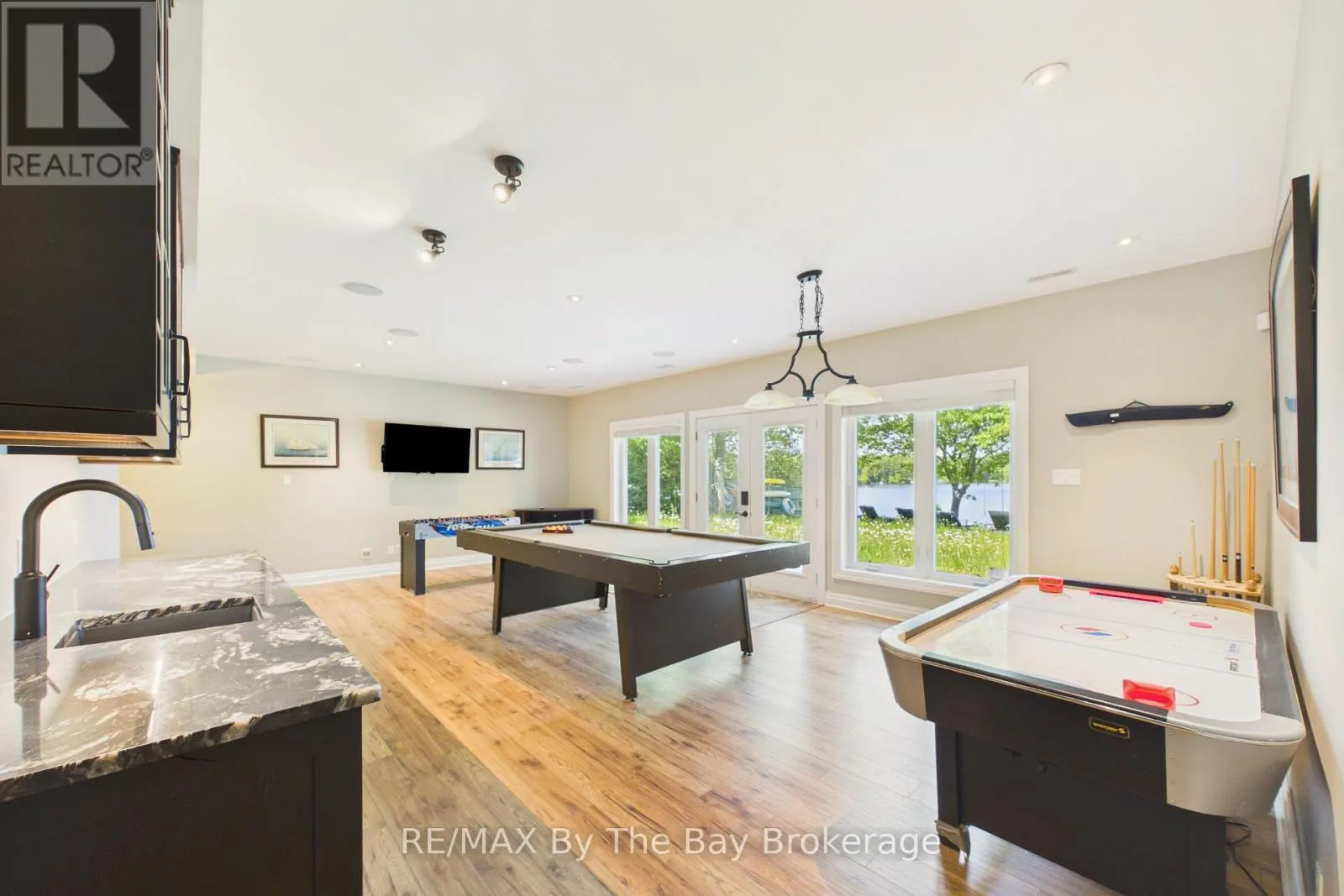 61 MCKELLAR LAKE ROAD