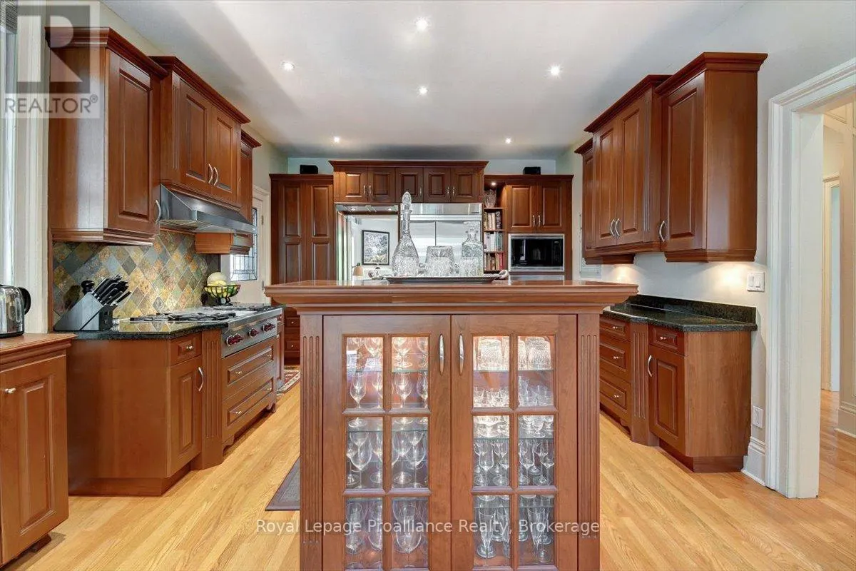 94 DORSET STREET W