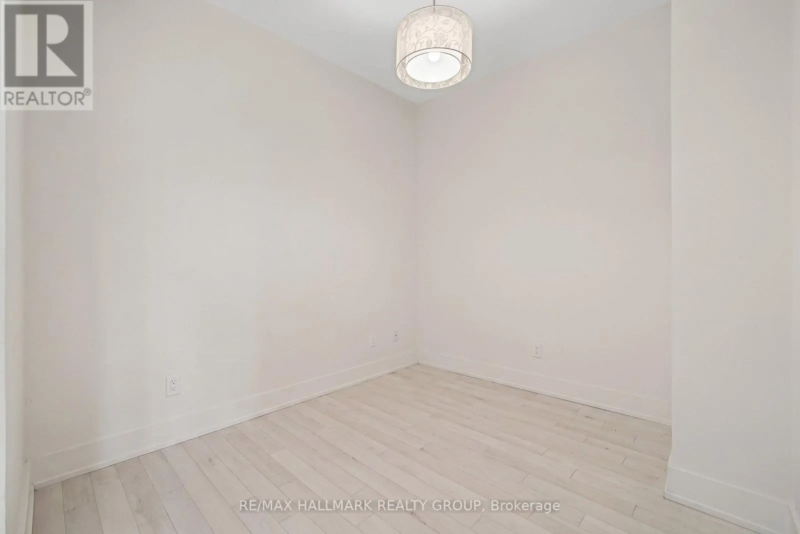 504 - 98 RICHMOND ROAD