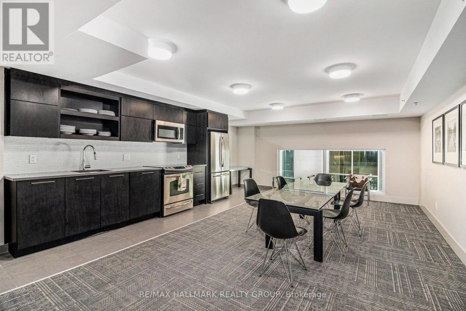 504 - 98 RICHMOND ROAD