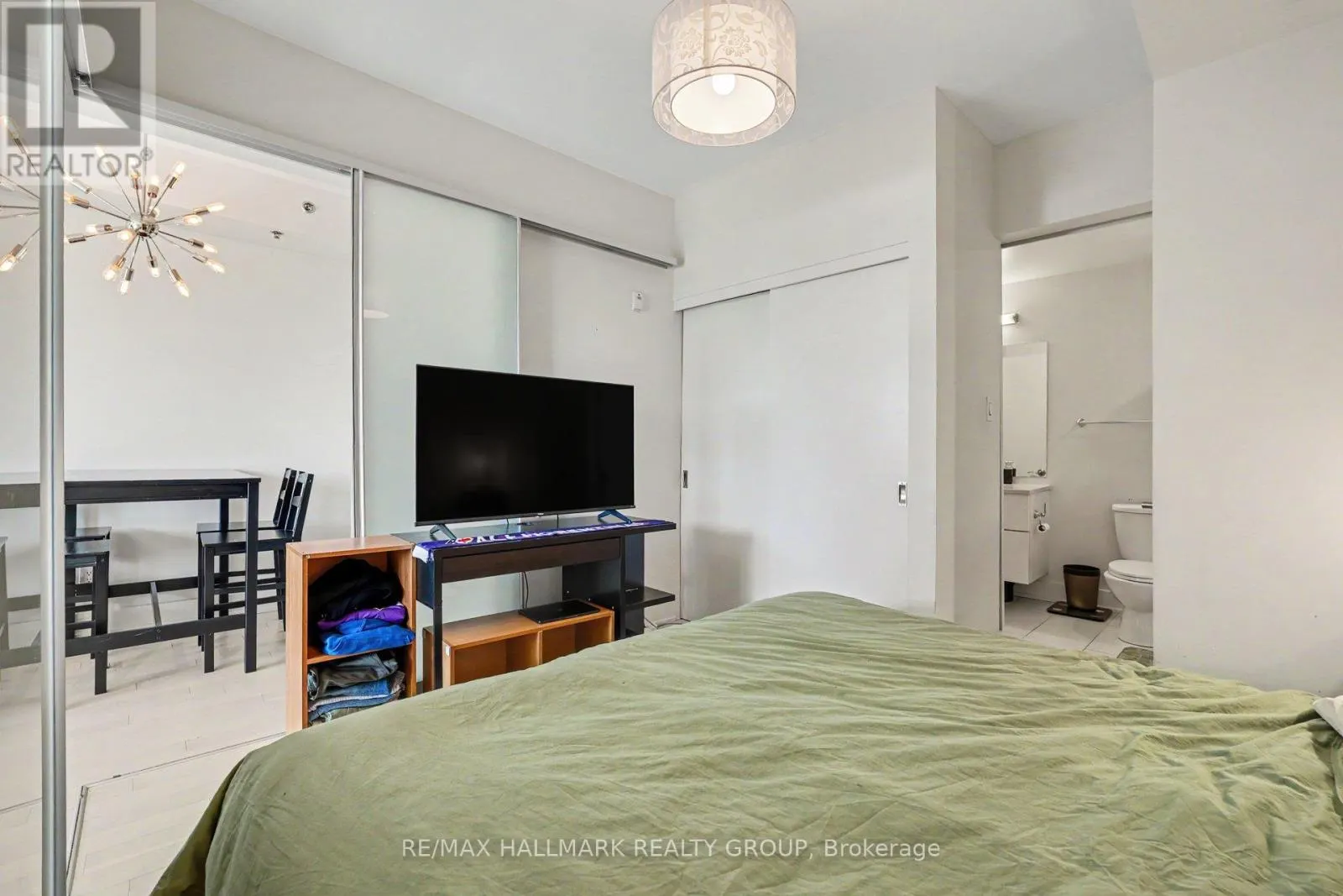 504 - 98 RICHMOND ROAD