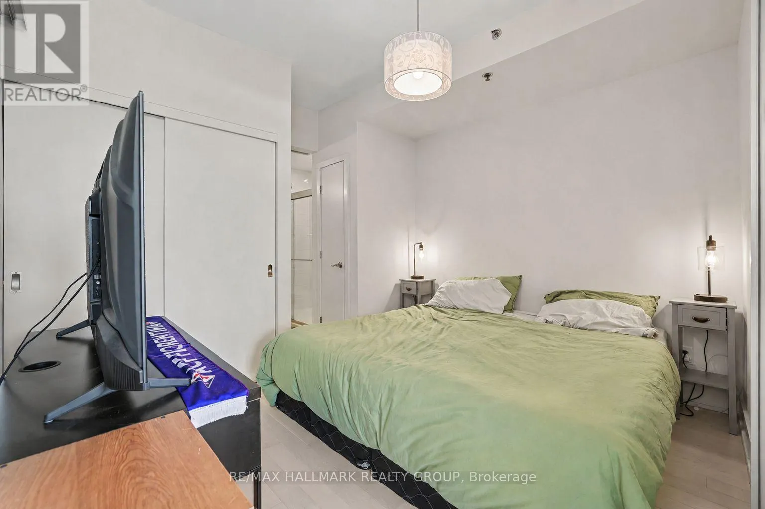 504 - 98 RICHMOND ROAD