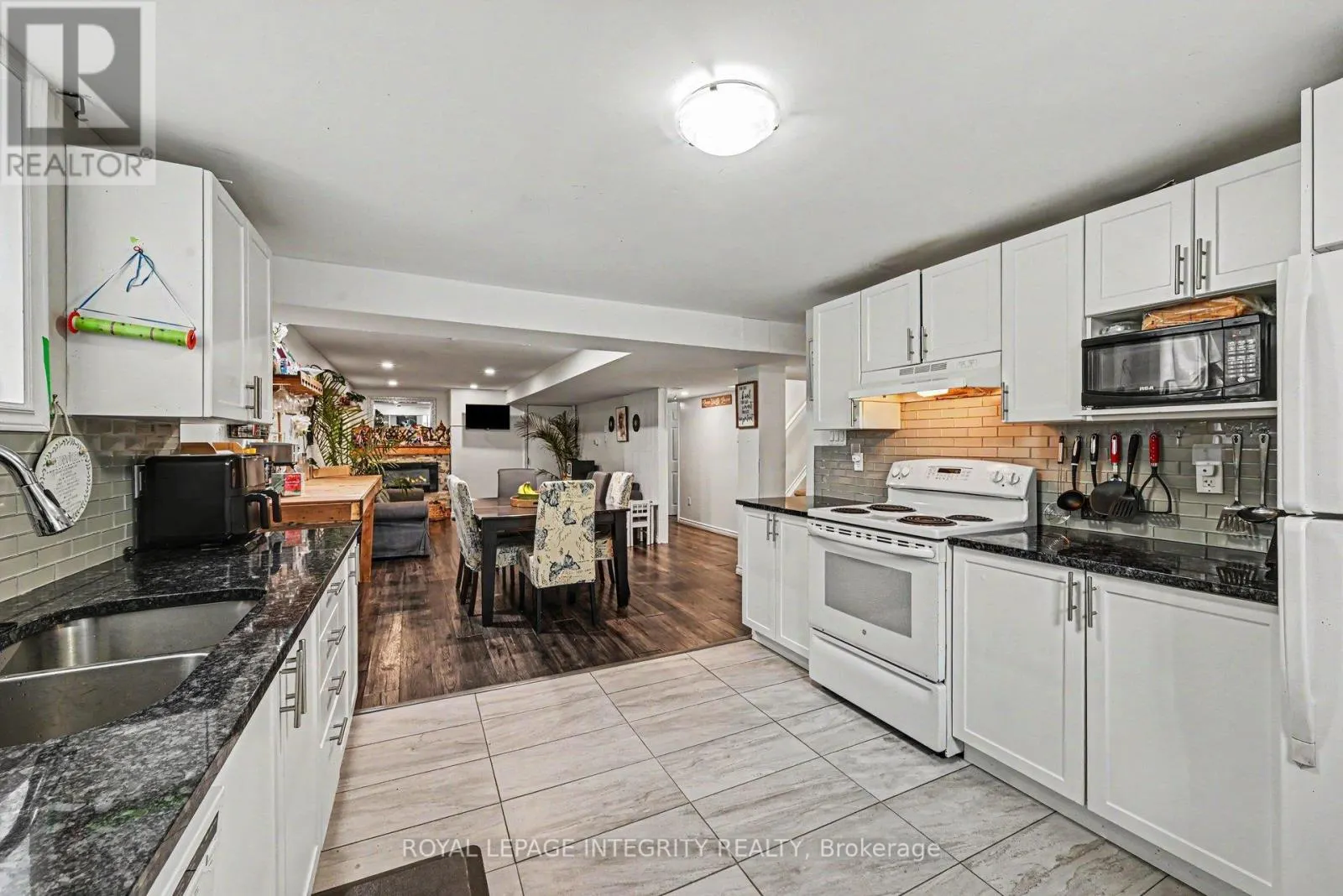 104 VIEWMOUNT DRIVE