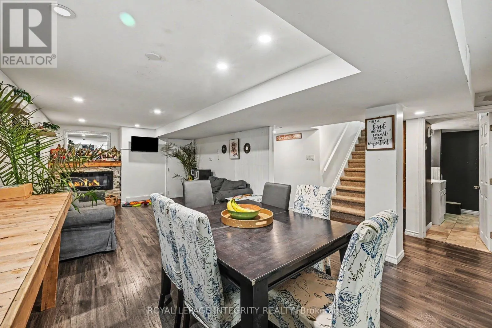 104 VIEWMOUNT DRIVE