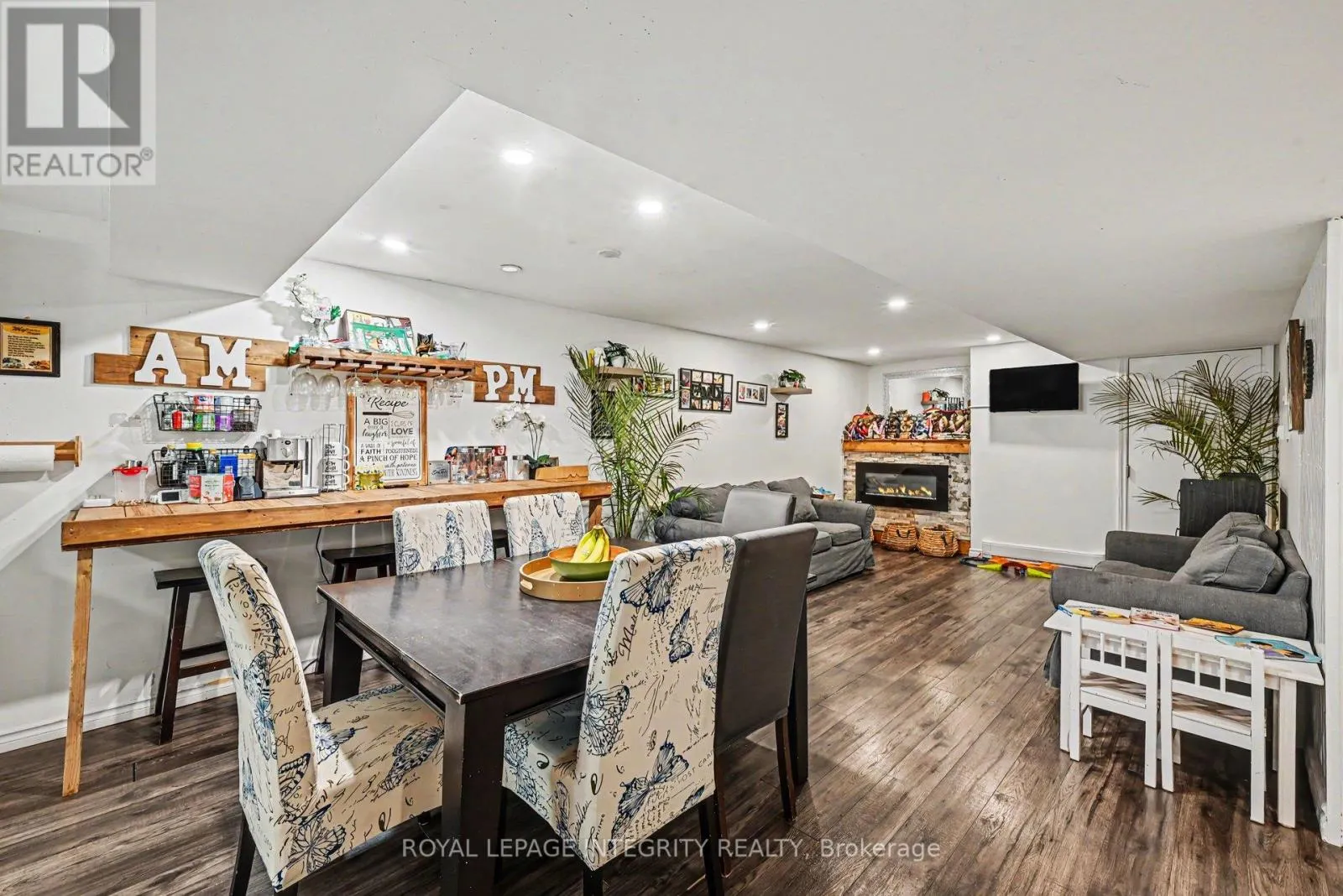 104 VIEWMOUNT DRIVE