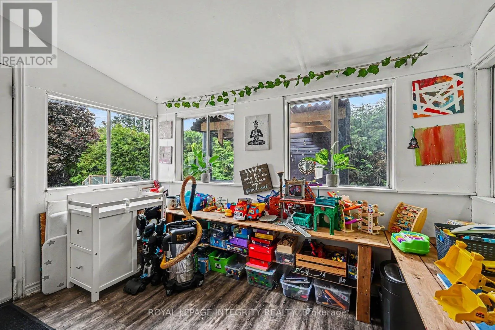 104 VIEWMOUNT DRIVE