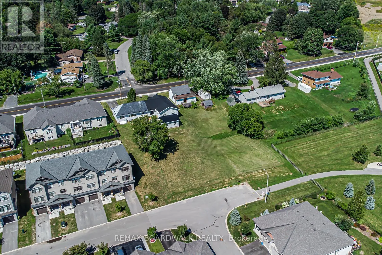 303-307 DONALD B MUNRO DRIVE