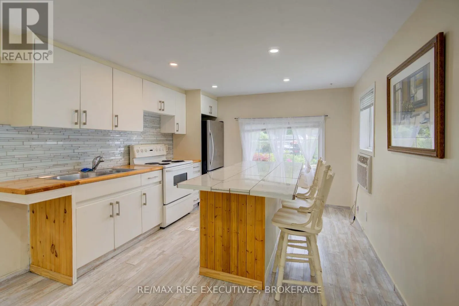 27 - 104 ELLISVILLE ROAD #27