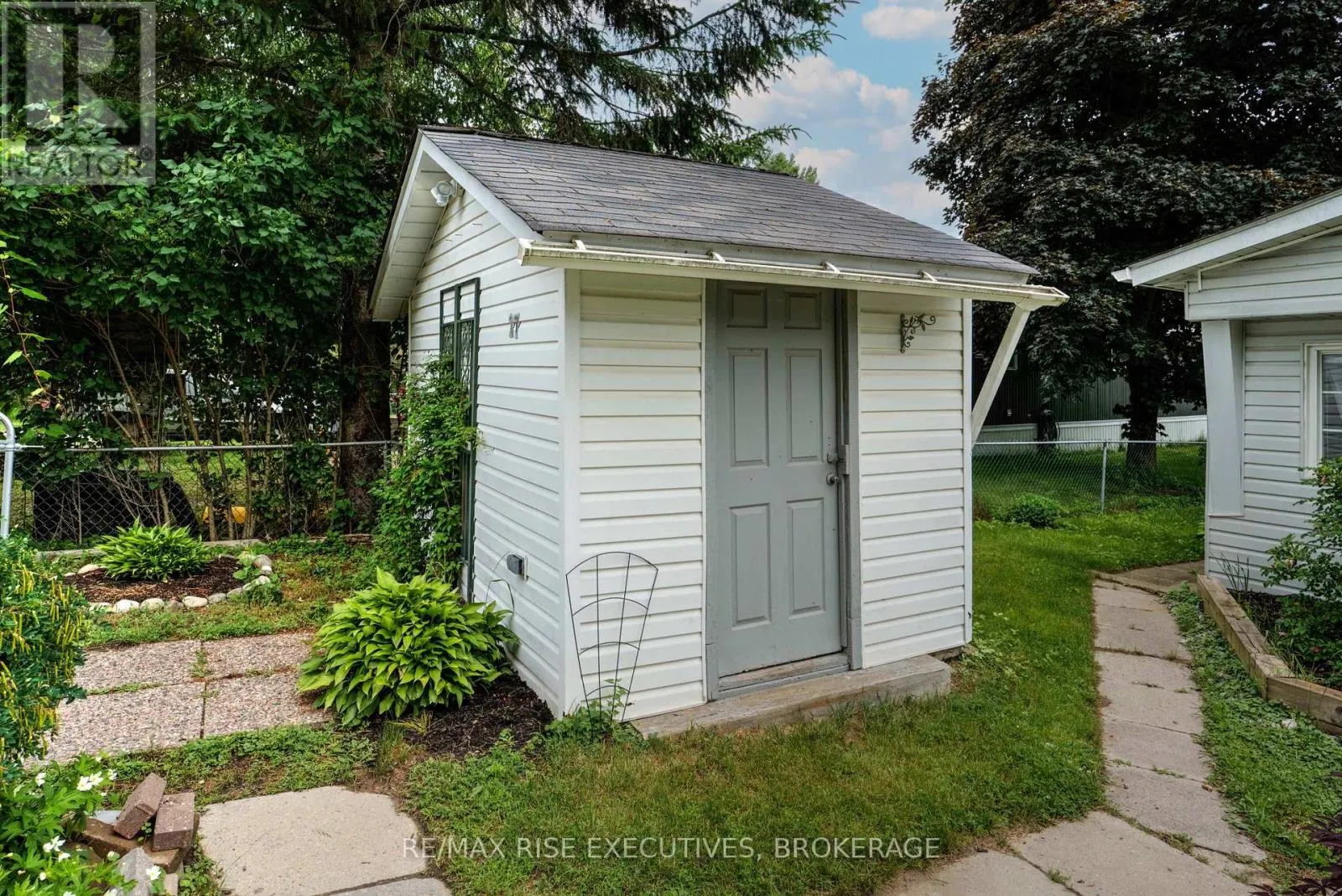 27 - 104 ELLISVILLE ROAD #27