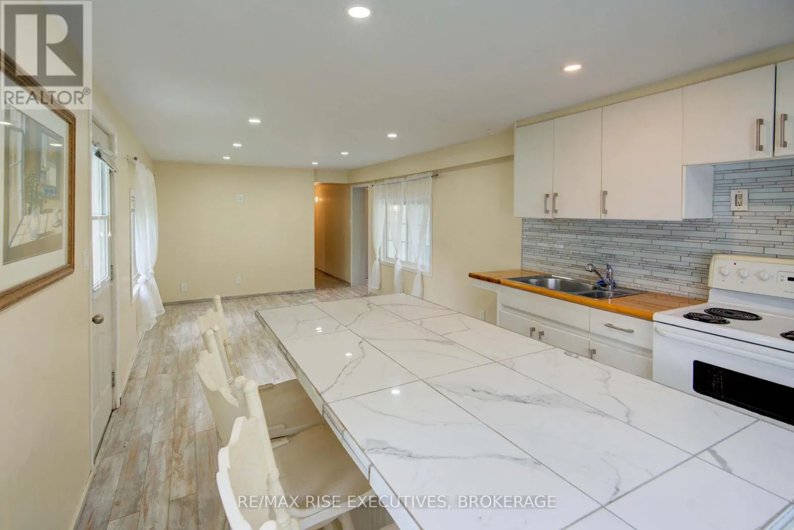 27 - 104 ELLISVILLE ROAD #27