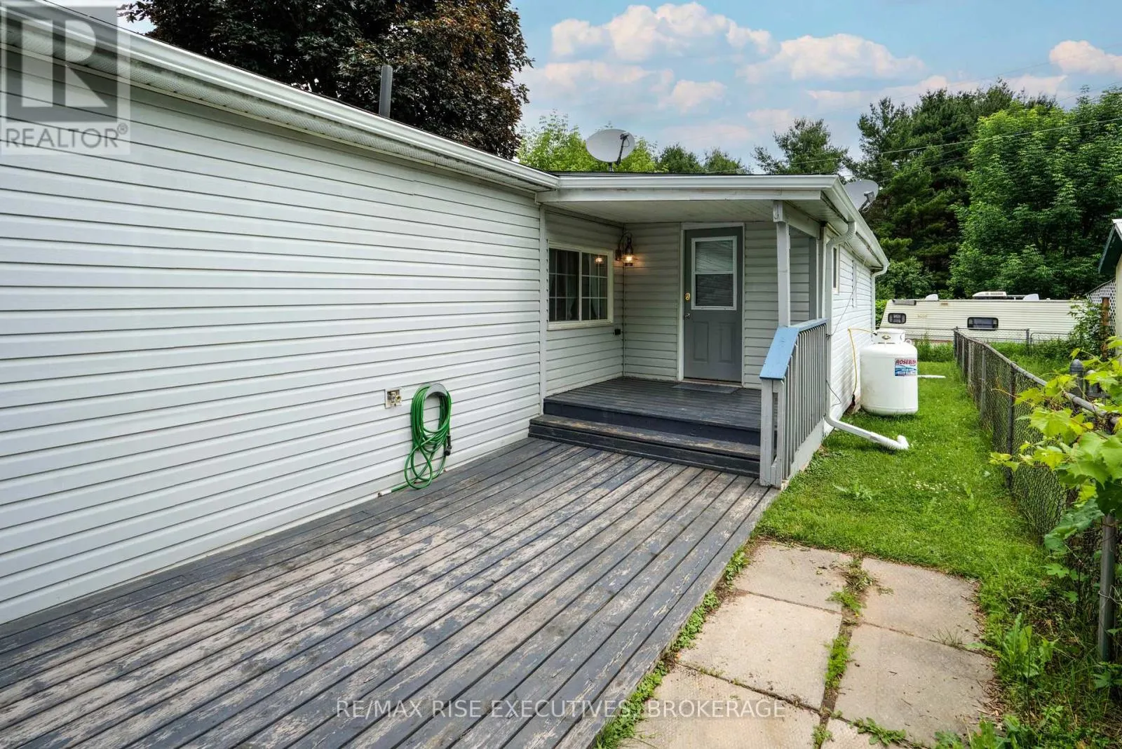 27 - 104 ELLISVILLE ROAD #27