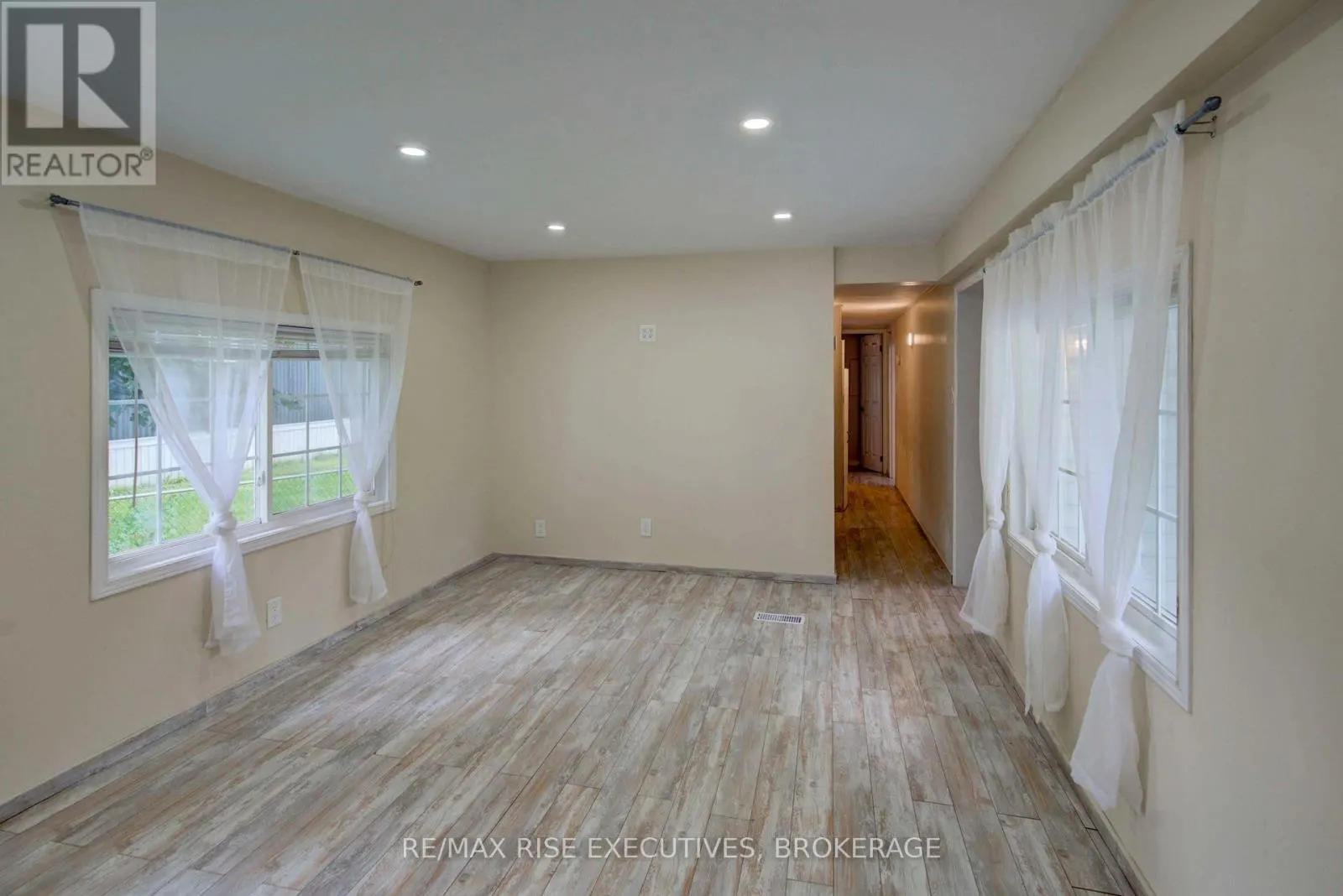 27 - 104 ELLISVILLE ROAD #27