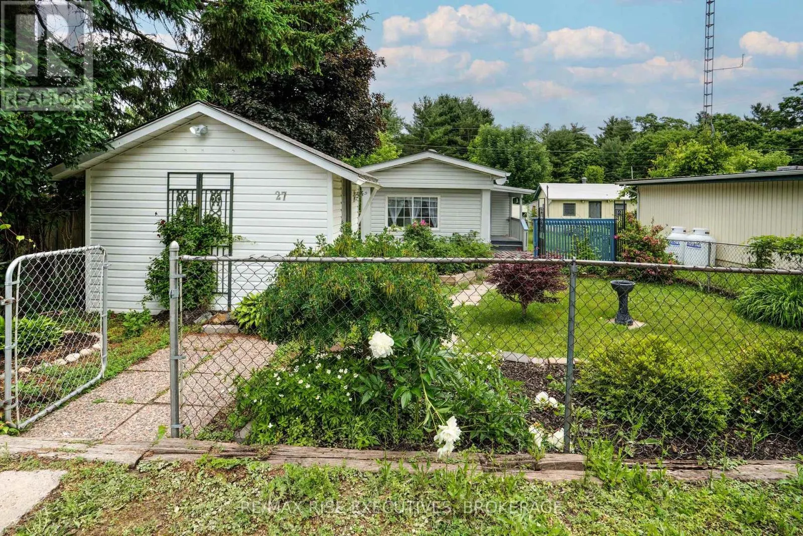 27 - 104 ELLISVILLE ROAD #27