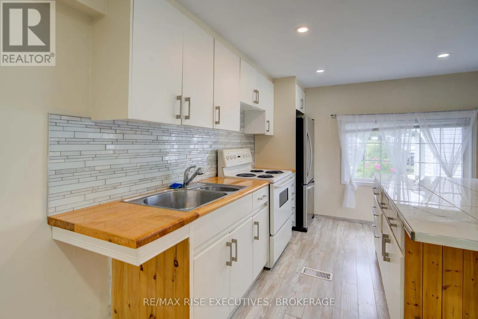 27 - 104 ELLISVILLE ROAD #27