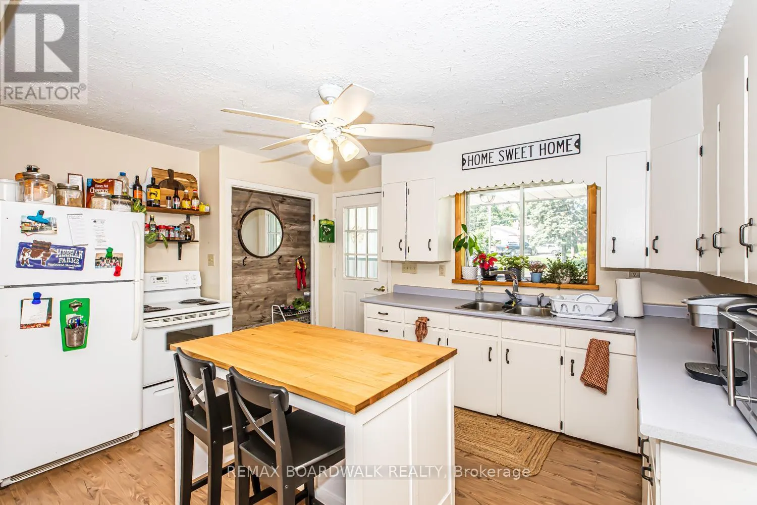 303-307 DONALD B MUNRO DRIVE