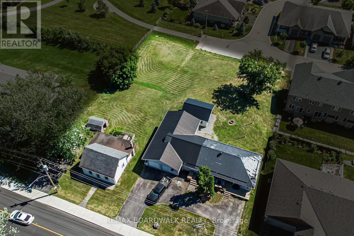 303-307 DONALD B MUNRO DRIVE