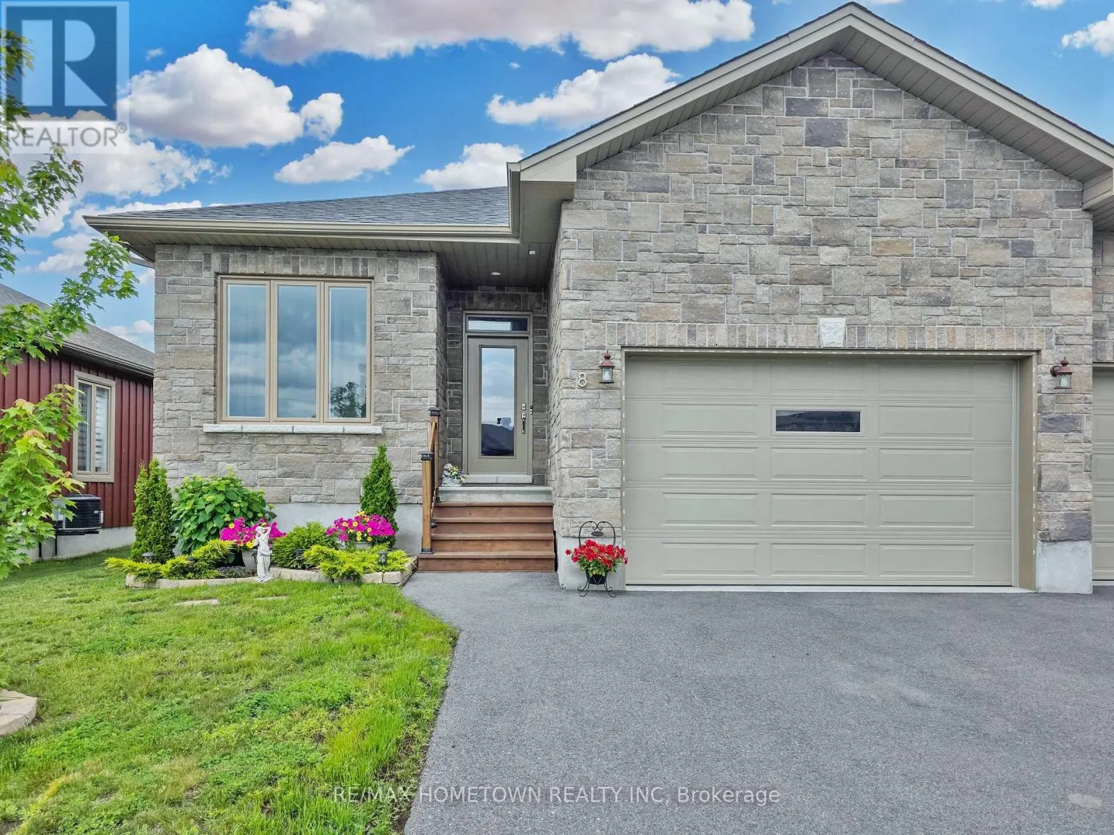8 BILLINGS AVENUE W