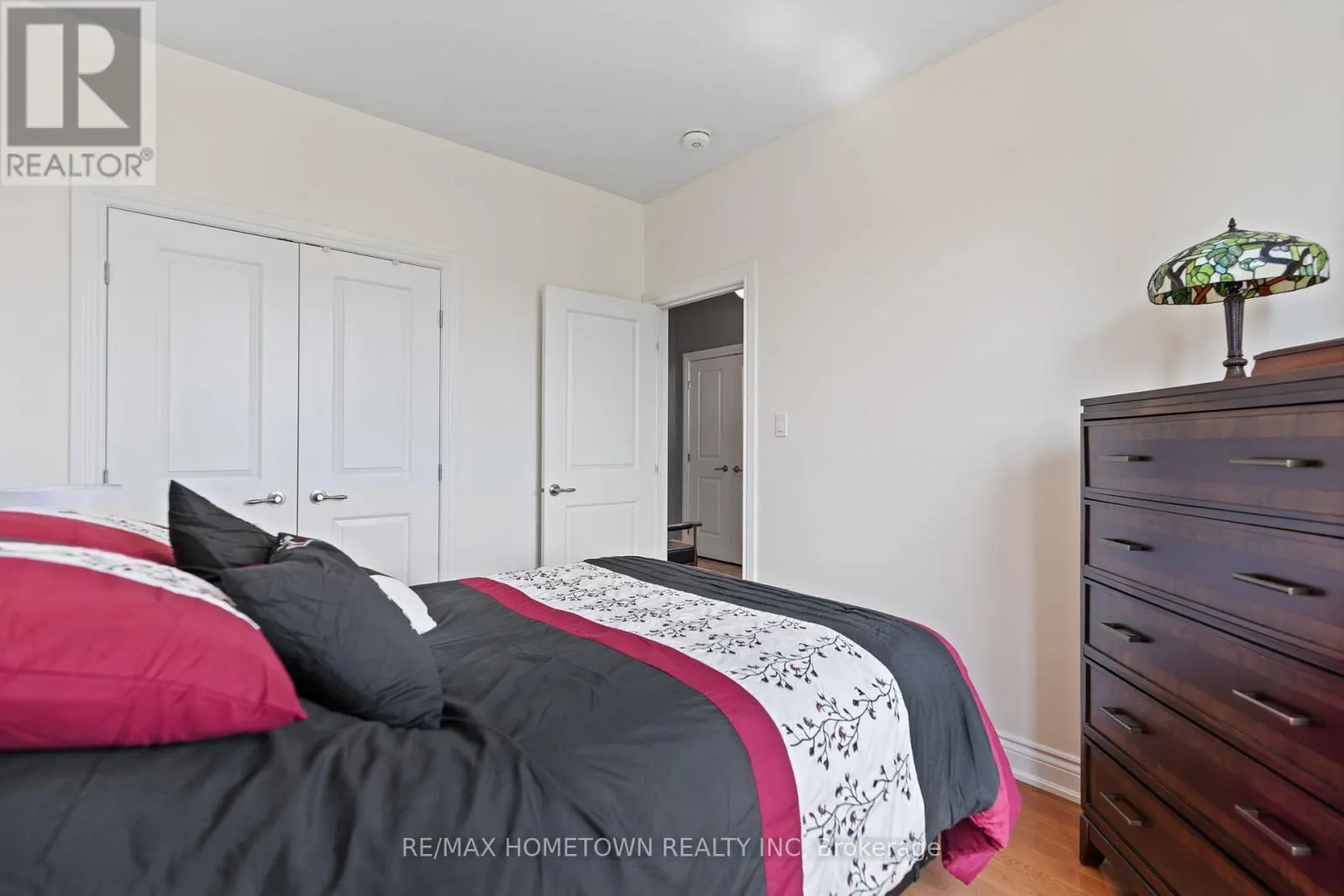 8 BILLINGS AVENUE W