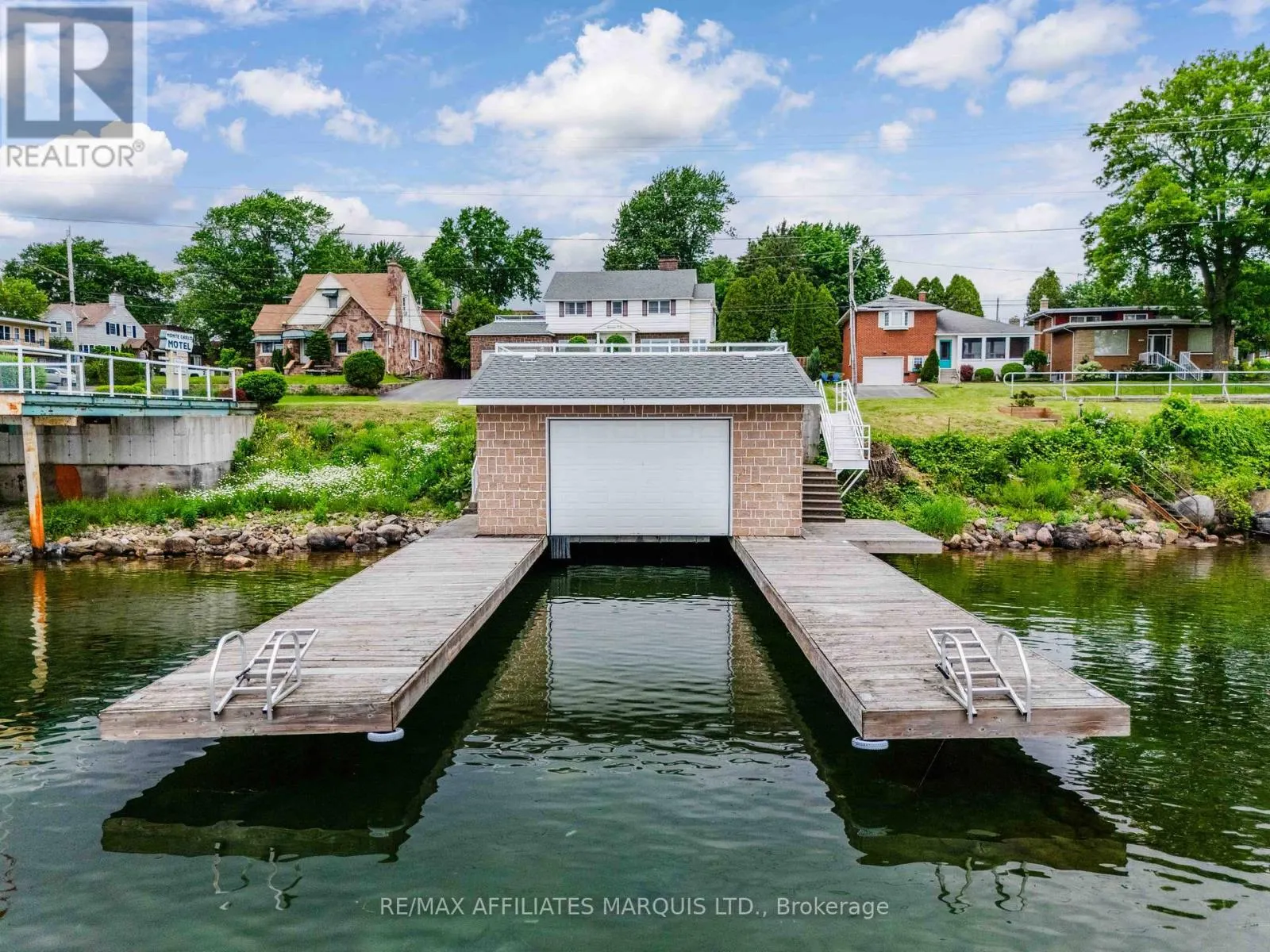 1702 MONTREAL ROAD
