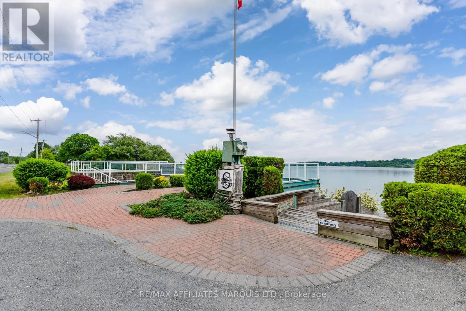 1702 MONTREAL ROAD