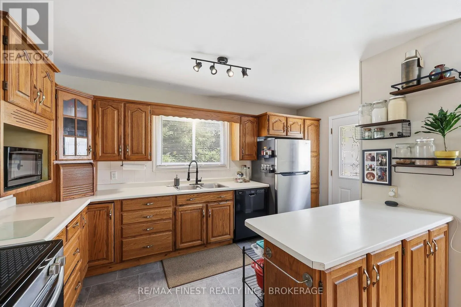 292 BRIDGE STREET W