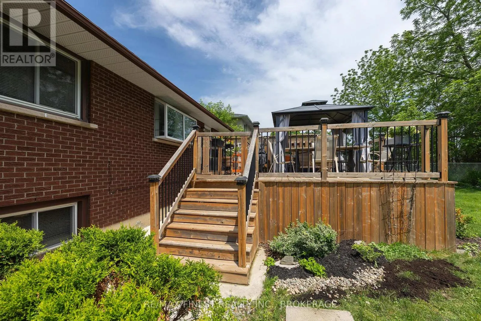 292 BRIDGE STREET W