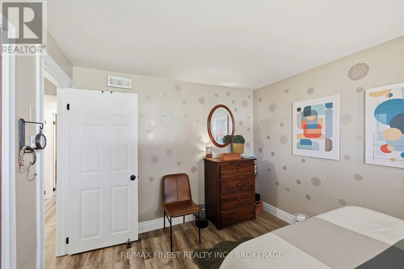 292 BRIDGE STREET W