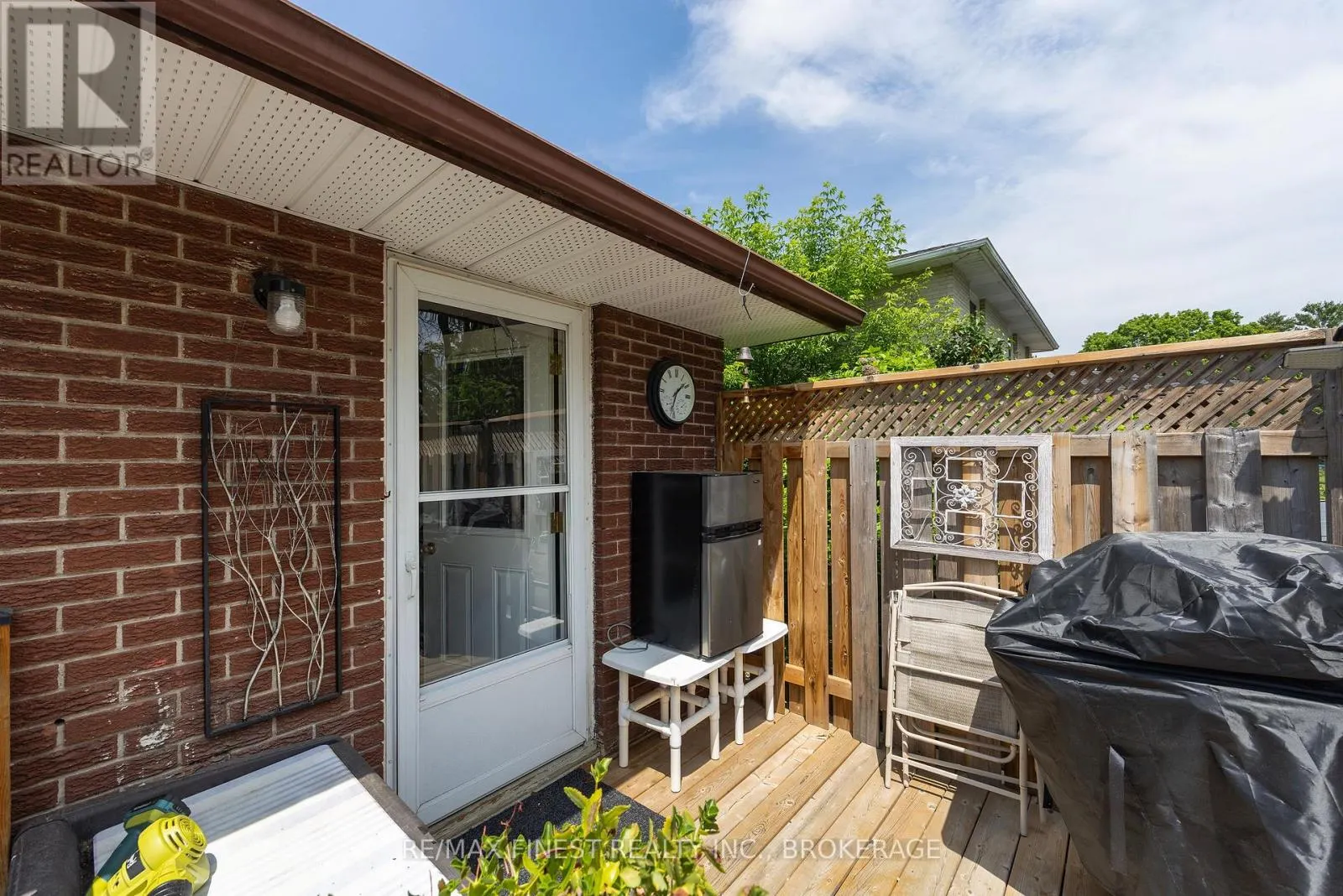 292 BRIDGE STREET W