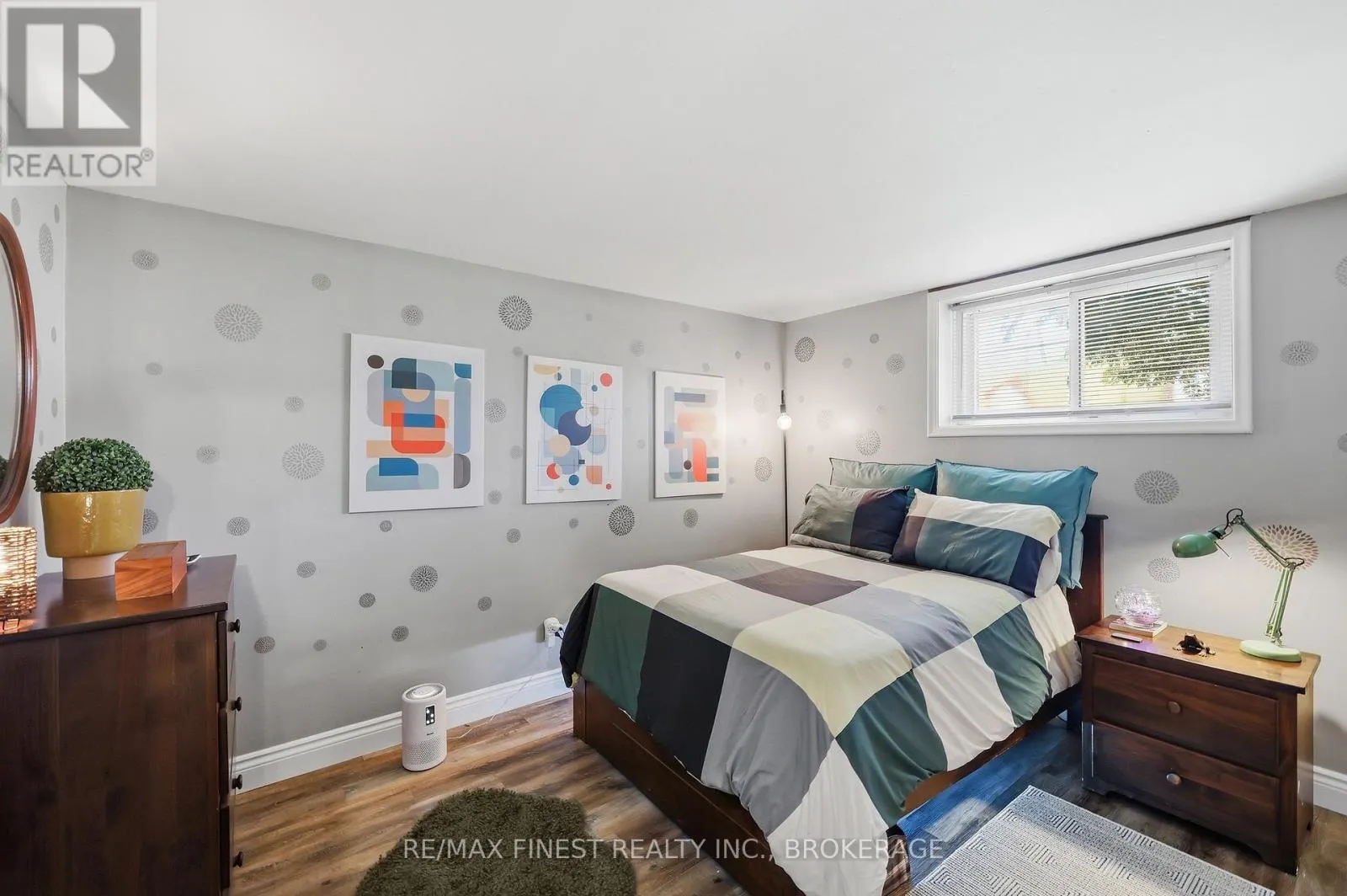 292 BRIDGE STREET W