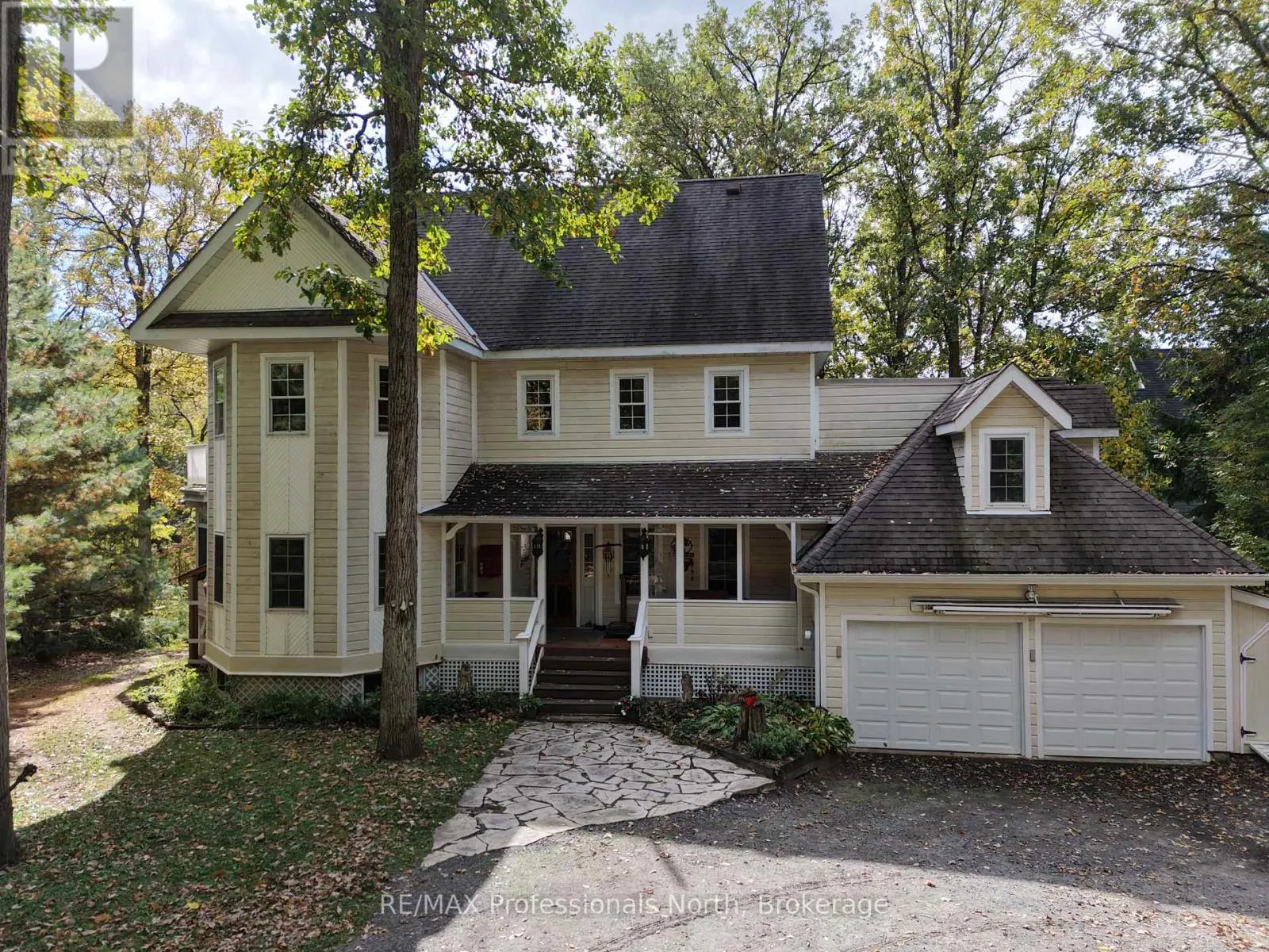 22 KNOWLES CRESCENT E