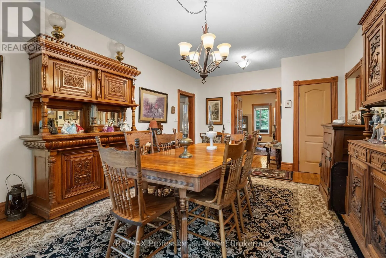 22 KNOWLES CRESCENT E