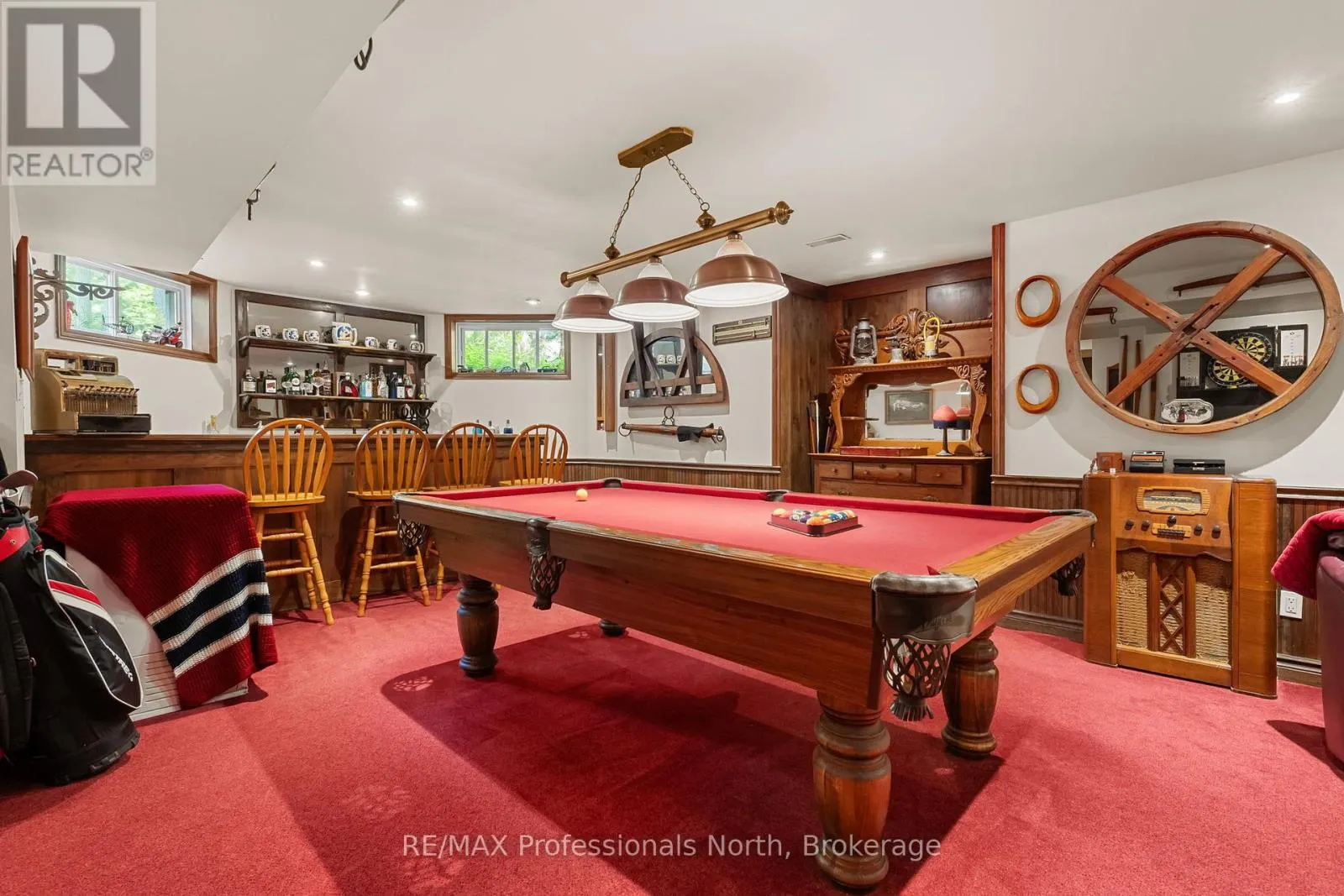22 KNOWLES CRESCENT E