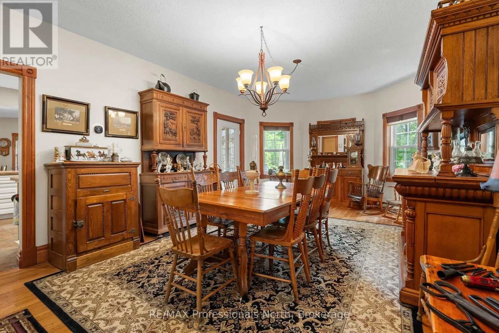 22 KNOWLES CRESCENT E