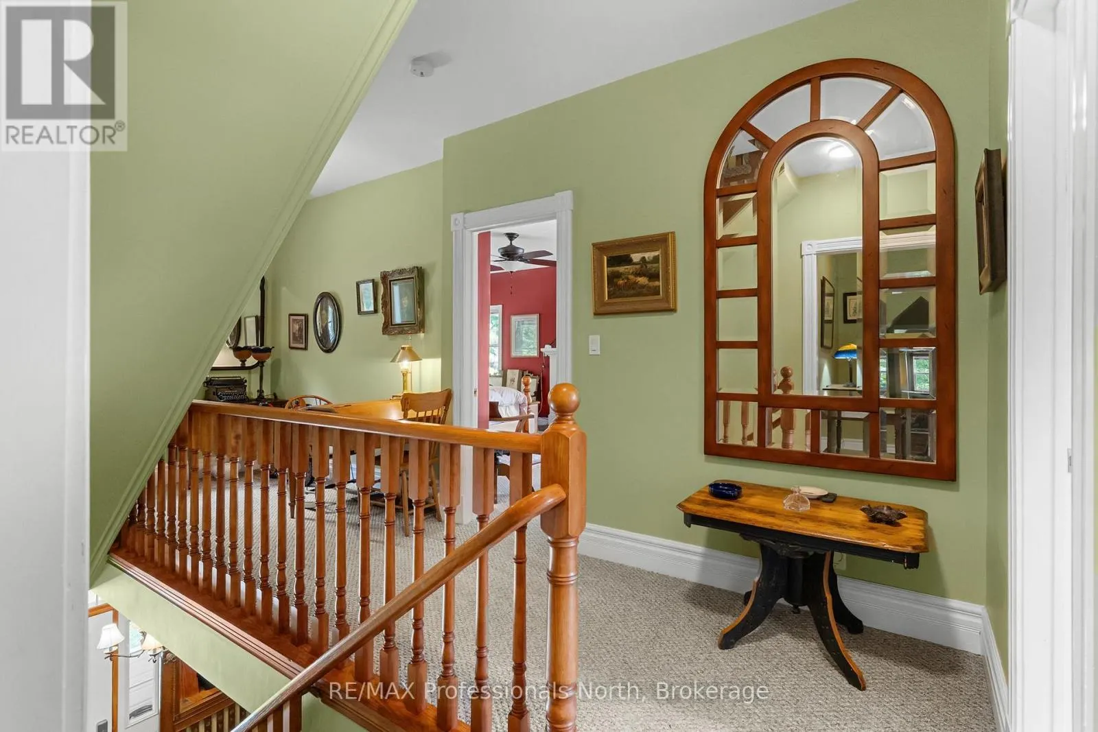 22 KNOWLES CRESCENT E