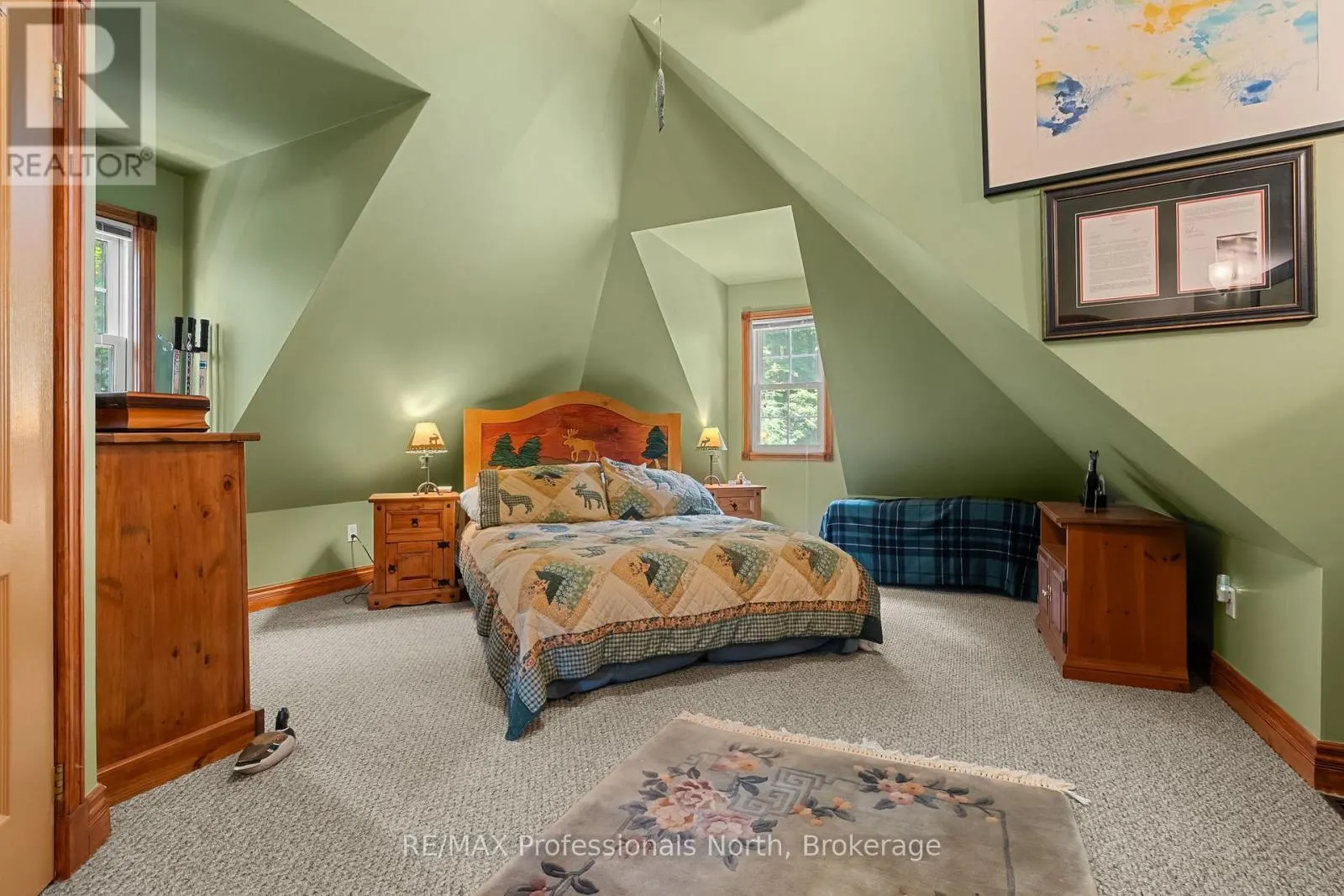 22 KNOWLES CRESCENT E