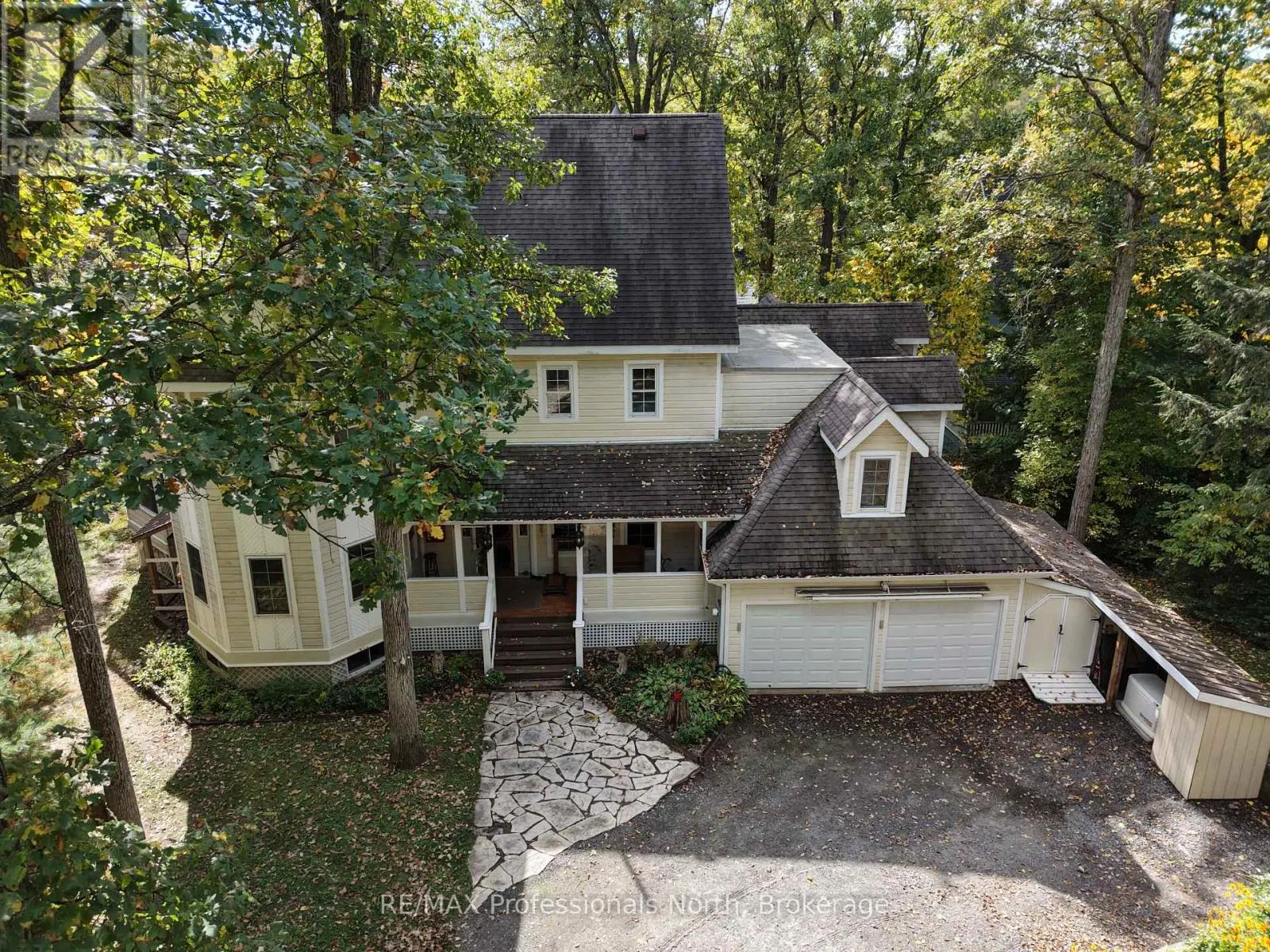 22 KNOWLES CRESCENT E