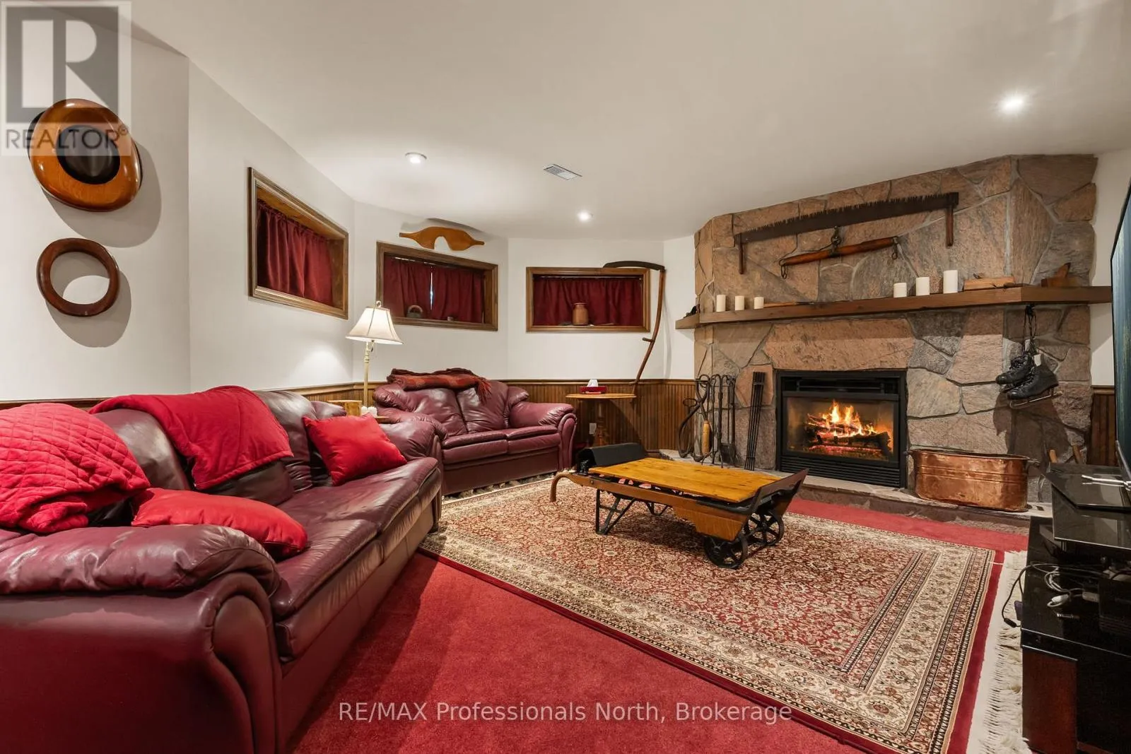 22 KNOWLES CRESCENT E