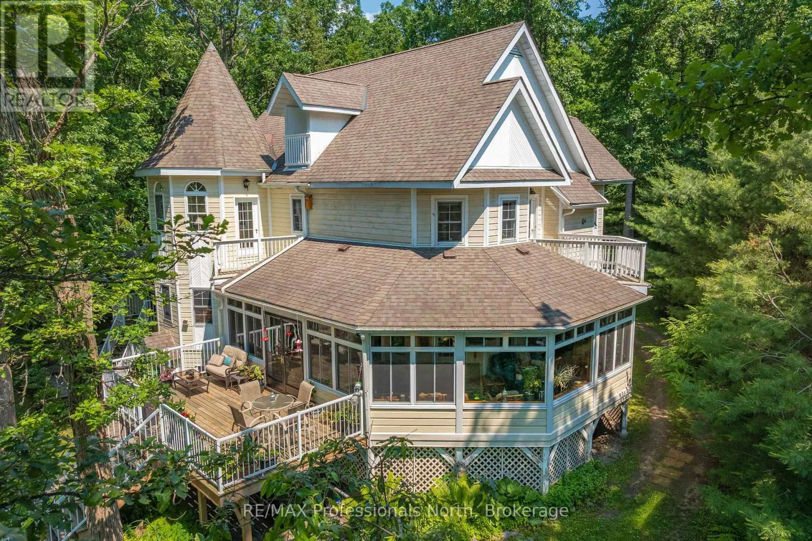 22 KNOWLES CRESCENT E