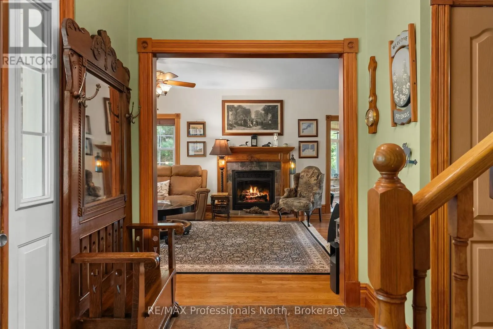 22 KNOWLES CRESCENT E