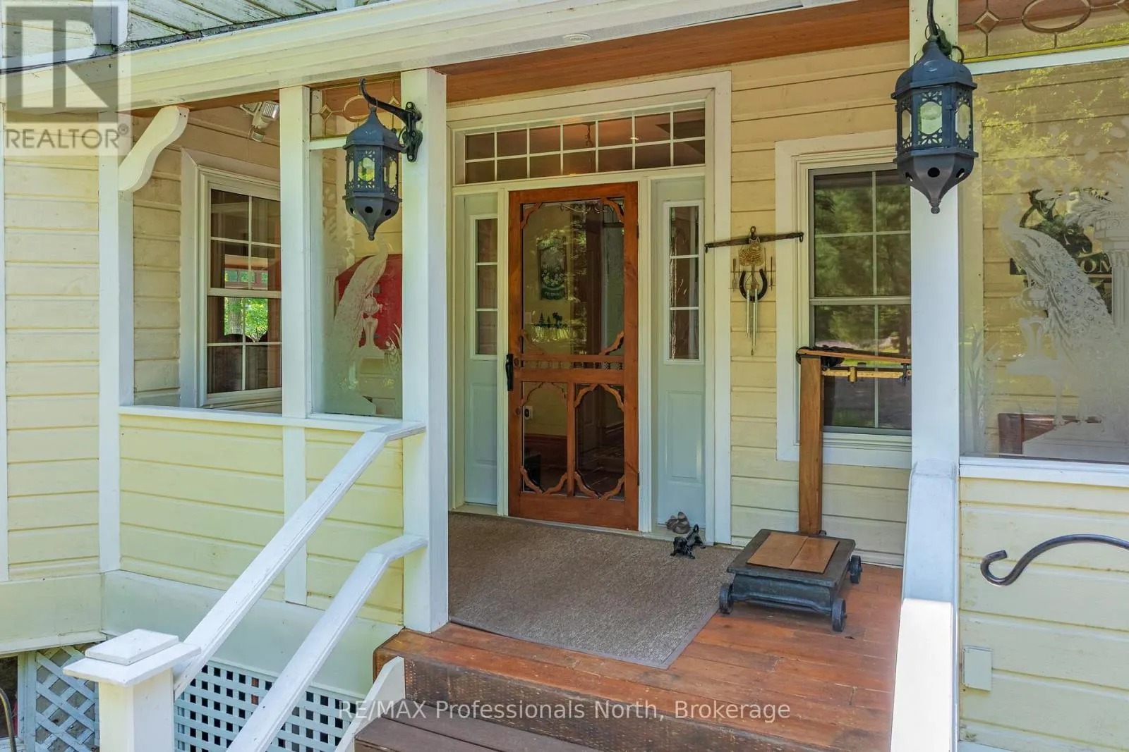 22 KNOWLES CRESCENT E